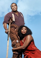 Eric Owens as Porgy and Angel Blue as Bess in the Gershwins Porgy and Bess / © Photo by Paola Kudacki, Met Opera